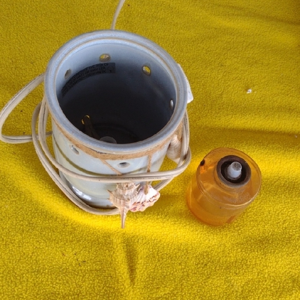 Ceramic Scentsy Electric Wax Warmer with Amber Glass Lid